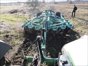 Omni-Til cultivator trailed